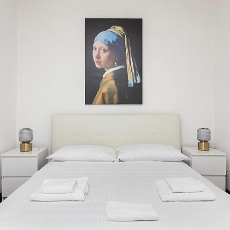 1 Bedroom & 1 Living Room Apt - Duomo 5 Milan Luaran gambar