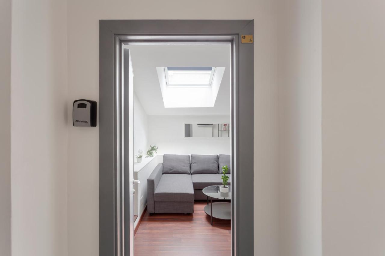 1 Bedroom & 1 Living Room Apt - Duomo 5 Milan Luaran gambar