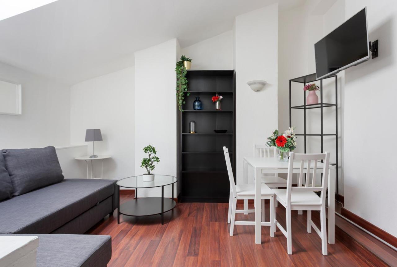 1 Bedroom & 1 Living Room Apt - Duomo 5 Milan Luaran gambar